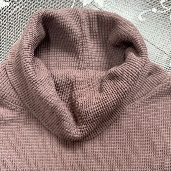 Aritzia The Group Babaton Thermal Cowlneck
Sweater Sz XS - Picture 2 of 8